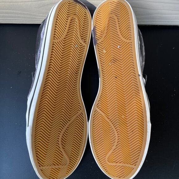 Athletic_Shoes